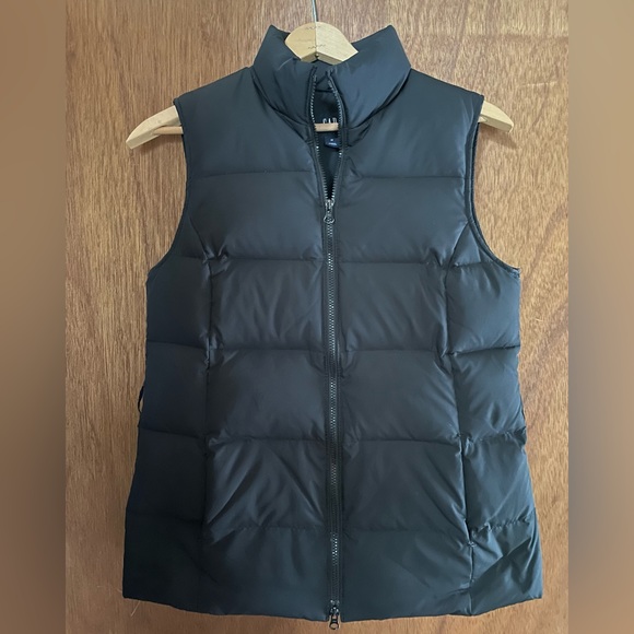 GAP - Down Vest - women’s - Picture 1 of 5